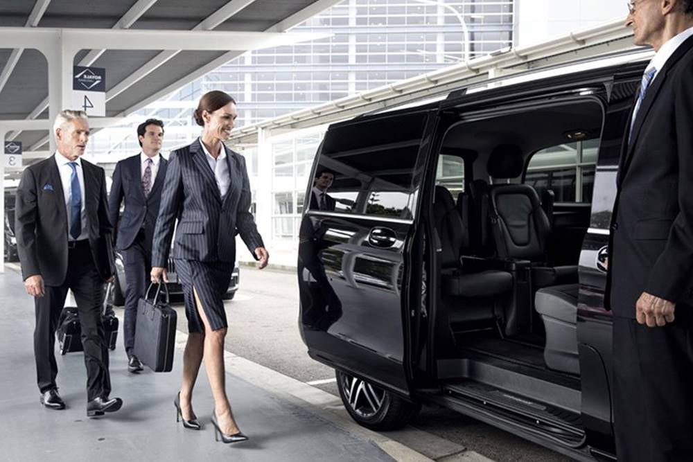 worldwide airport shuttle group transfer large groups chauffeured services 1000x667